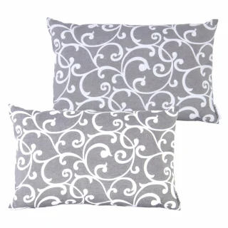 Zestaw jaśków dekoracyjnych na kanapę w szaro-białe wzory. Idealne do salonu lub na taras.