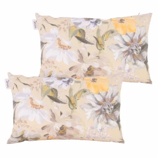 Zestaw jaśków dekoracyjnych na kanapę z kwiatowym wzorem w pastelowych kolorach.