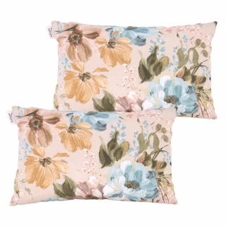 Zestaw jaśków dekoracyjnych na kanapę w kwiatowy wzór. Kolorystyka pastelowa z dominacją beżu, brązu i błękitu.