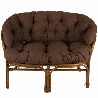 Poduszki na rattanową sofę. Brązowe, pikowane, odpowiednie do ogrodu lub na taras.