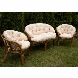 Komplet poduszek na meble rattanowe do ogrodu w kolorze kremowym; 2 fotele i 1 sofa.