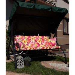 Poduszka na huśtawkę ogrodową, kolorowa w kwiatowy wzór. Przeznaczona do użytku na tarasie lub w ogrodzie.
