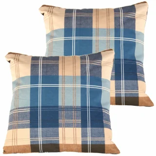 Zestaw jaśków dekoracyjnych na kanapę w kratkę, w odcieniach niebieskiego i beżu.