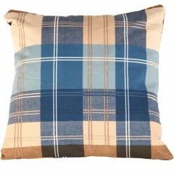 Kwadratowy jasiek do salonu w niebiesko-brązową kratę, idealny na kanapę.