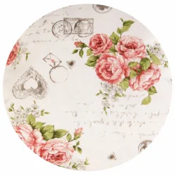 Tkanina z wzorem róż na jasnym tle, idealna do dekoracji stołu.