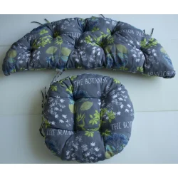 Poduszki na ratanowe meble ogrodowe, zestaw. Szare z zielonym wzorem roślinnym, idealne na balkon lub do ogrodu.