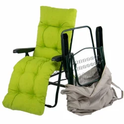 Leżak ogrodowy z jasnooliwkową poduszką oraz torbą na przechowywanie.