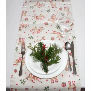 Bieżnik bożonarodzeniowy na stół, pojedyńczy. Beżowy z motywem reniferów i prezentów.