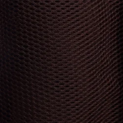 Siatka ochronna w kolorze ciemnym, widoczna struktura z drobnymi otworami.