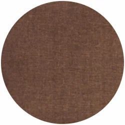 Jednokolorowa poduszka ogrodowa w odcieniu brązu przeznaczona do użytku na zewnątrz.