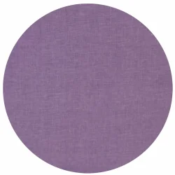 Pojedyncza poszewka dekoracyjna na poduszkę w kolorze lawendowym.