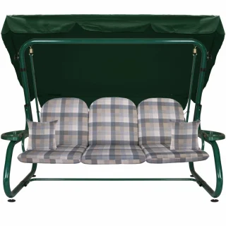 Huśtawka ogrodowa z zielonym daszkiem i kratkowanymi poduszkami, przeznaczona do użytku na tarasie.