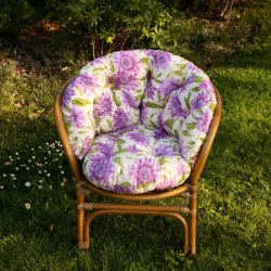 Poduszka na meble rattanowe do ogrodu, w kolorze kremowym z fioletowym kwiatowym wzorem.