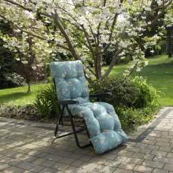 Poduszka na leżak ogrodowy w kwiatowy wzór, pojedyncza sztuka. Kolor niebieski, idealna na taras lub do ogrodu.