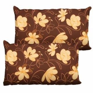 Zestaw jaśków dekoracyjnych na kanapę, brązowy z kwiatowym wzorem.
