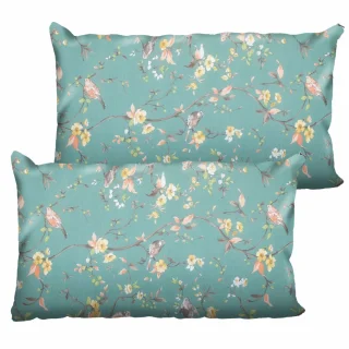 Zestaw jaśków dekoracyjnych na kanapę, w kolorze niebieskozielonym z kwiatowym wzorem i ptakami.