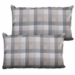 Zestaw jaśków dekoracyjnych na kanapę w szaro-beżową kratkę.