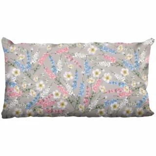 Pojedyncza poszewka dekoracyjna na poduszkę, z wzorem kwiatów w pastelowych kolorach, idealna na kanapę.