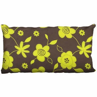 Pojedyncza poszewka dekoracyjna na poduszkę, brązowa z żółtym kwiatowym wzorem. Idealna na kanapę.