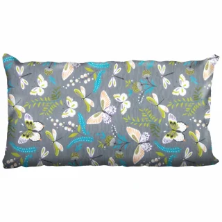 Poszewka dekoracyjna na poduszkę do domu z motywem motyli i liści na szarym tle.