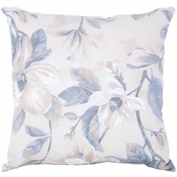 Poduszka dekoracyjna na sofę, pojedyncza. Beżowy kolor z kwiatowym wzorem w odcieniach niebieskiego i białego.